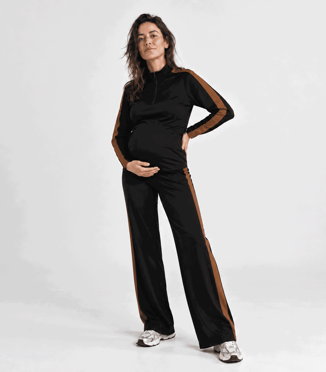 Wide pants black with sideseam braun